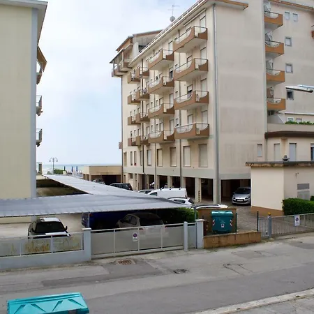 App4rent Saturno 4 - Family Apartment, Wifi, Parking Апартаменты