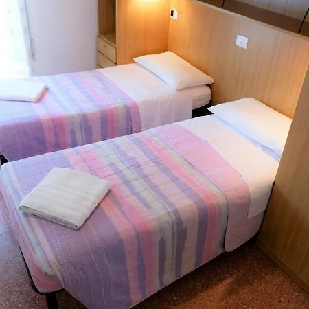 App4rent Saturno 4 - Family Apartment, Wifi, Parking Апартаменты *